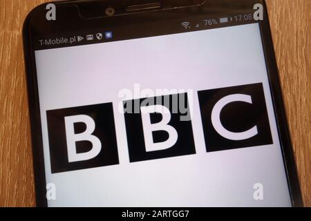 Logo BBC affiché sur un smartphone moderne Banque D'Images