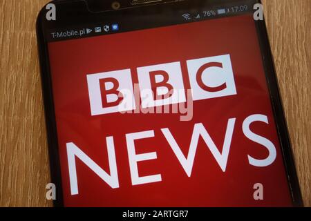 Logo BBC News affiché sur un smartphone moderne Banque D'Images