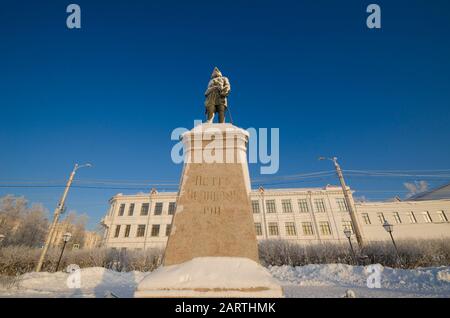 Janvier 2020 - Arkhangelsk. Givre et arbres enneigés. Monument à Pierre le Grand. Russie, Arkhangelsk Banque D'Images