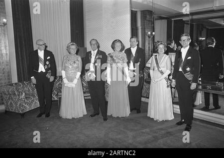 Visite d'État Président Kekkonen de Finlande (photo de trépied du deuxième jour Kekkonen et famille royale Date : 25 octobre 1972 mots clés : Queens, présidents, visites d'État Nom personnel : Kekkonen, Urho Banque D'Images