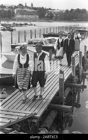 Finlande Volksdansgroep Lake district Date: 5 juillet 1967 lieu: Finlande mots clés: Ports, costumes traditionnels, danses folkloriques, danses folkloriques Banque D'Images