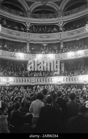 Grèves en France. Etudiants en théâtre Odéon Date: 21 mai 1968 lieu: France mots clés: STRKINGES, ETUDIANTS Banque D'Images