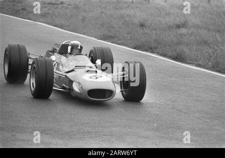 Grand Prix 68 Zandvoort. Numéro 31 John Surters, numéro 32 J. Stewart, numéro Graham Hill. Banque D'Images