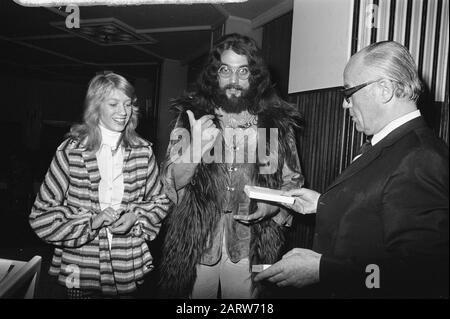 Stichting Conamus attribue des harps dorés, numéro 16 et 17 Bouche et McNeal et Piet Beishuizen Date: 13 novembre 1972 mots clés: Prix Nom personnel: Conamus Banque D'Images