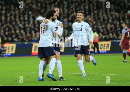 Londres, ANGLETERRE - 29 JANVIER Mohamed Salah de Liverpool célèbre avec des coéquipiers qui ont marqué sa pénalité de camp lors du match de la Premier League entre West Ham United et Liverpool au London Stadium, Stratford le mercredi 29 janvier 2020. (Crédit: Leila Coker | MI News) la photographie ne peut être utilisée qu'à des fins de rédaction de journaux et/ou de magazines, licence requise à des fins commerciales crédit: Mi News & Sport /Alay Live News Banque D'Images