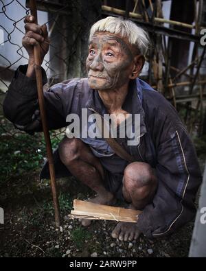 Konyak Tribe Headhunter Nagaland Inde Banque D'Images