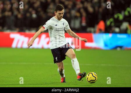 Londres, Royaume-Uni. 29 janvier 2020. Andrew Robertson de Liverpool en action. Match de la Premier League, West Ham United / Liverpool au London Stadium, Parc olympique Queen Elizabeth à Londres le mercredi 29 janvier 2020. Cette image ne peut être utilisée qu'à des fins éditoriales. Utilisation éditoriale uniquement, licence requise pour une utilisation commerciale. Aucune utilisation dans les Paris, les jeux ou une seule édition de club/ligue/joueur . pic par Steffan Bowen/Andrew Orchard sports photographie/Alay Live news crédit: Andrew Orchard sports photographie/Alay Live News Banque D'Images