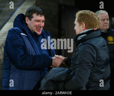 Perth, Perth Et Kinross, Écosse. 29 janvier 2020. Scottish Premiership Football, St Johnstone Versus Celtic; St Johnstone Manager Tommy Wright Accueille Le Celtic Manager Neil Lennon Credit: Action Plus Sports Images/Alay Live News Banque D'Images