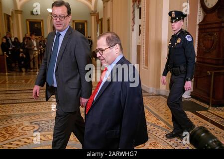 Washington DC, États-Unis. 29 janvier 2020. Washington, États-Unis. 29 janvier 2020. Jerrold Nadler (D-NY), directeur de la Chambre et président du Comité judiciaire de la Chambre, entre dans la Chambre du Sénat pour la poursuite du procès de destitution du Sénat du président Donald J.Trump au Capitole des États-Unis à Washington, DC le mercredi 29 janvier 2020. Trump est confronté à deux articles de destitution : abus de pouvoir et obstruction du congrès. Photo de Ken Cedeno/UPI crédit: UPI/Alay Live News crédit: UPI/Alay Live News Banque D'Images