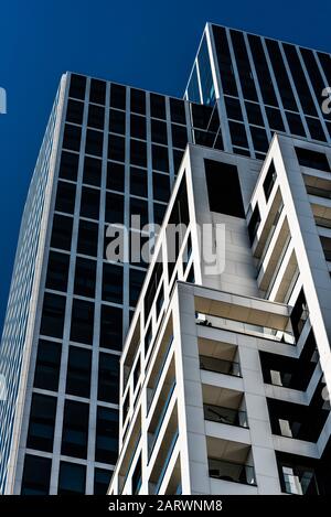 Frankfurt am Main, Hesse / Allemagne - 0811 2018 : Abstract view sur immeubles de bureaux modernes dans le quartier financier Banque D'Images