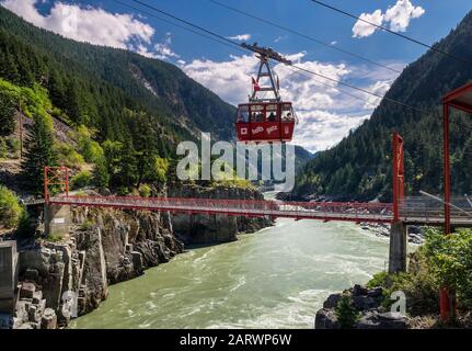 Aérotram Hell’S Gate, Pont Suspendu Et Fleuve Fraser, Canyon Du Fleuve Fraser, Boston Bar, Colombie-Britannique, Canada Banque D'Images