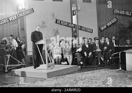 Enseigner À Croire sans Église. Aperçu du forum Date: 9 octobre 1967 mots clés: Forums, présentations Banque D'Images