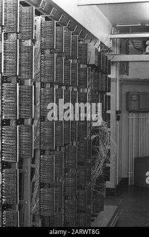 Échange de téléphone (intérieur du bâtiment de télécommunications à Amsterdam) Date : 14 février 1969 lieu : Amsterdam, Noord-Holland mots clés : intérieur Banque D'Images