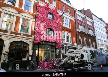Londres, Royaume-Uni. 29 janvier 2020. Les fleurs sont exposées à l'extérieur de la galerie Maddox, dans le centre de Londres, lorsqu'elle se prépare à la Saint-Valentin. Crédit: Dinendra Haria/Sopa Images/Zuma Wire/Alay Live News Banque D'Images