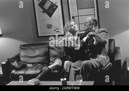 Série télévisée prostitution des jeunes VARA Date : 27 décembre 1971 mots clés : série télévisée Nom de l'institution : Vara Banque D'Images
