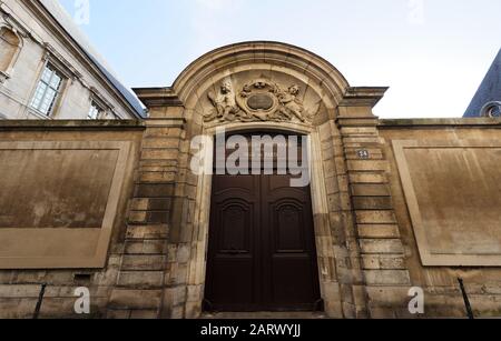 L'entrée à l'hôtel Lamignon . Le manoir qui abrite maintenant la Bibliothèque historique de la Ville de Paris est l'un des plus anciens du quartier du Marais Banque D'Images