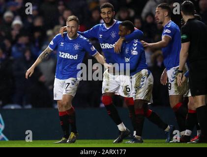 Les Rangers Scott Arfield célèbrent le deuxième but de leurs côtés lors du match de première Écosse Ladbrokes au stade Ibrox, à Glasgow. Banque D'Images