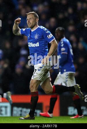 Les Rangers Scott Arfield célèbrent le deuxième but de leurs côtés lors du match de première Écosse Ladbrokes au stade Ibrox, à Glasgow. Banque D'Images