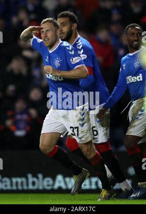 Les Rangers Scott Arfield célèbrent le deuxième but de leurs côtés lors du match de première Écosse Ladbrokes au stade Ibrox, à Glasgow. Banque D'Images