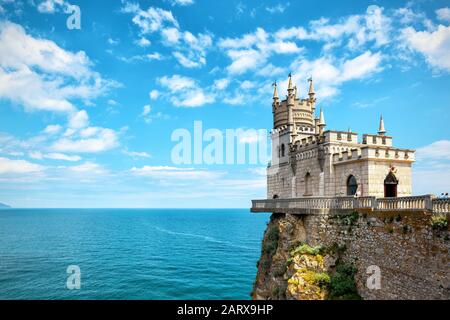 Le Nest du château de Swallow sur le rocher de la mer Noire en Crimée, en Russie Banque D'Images