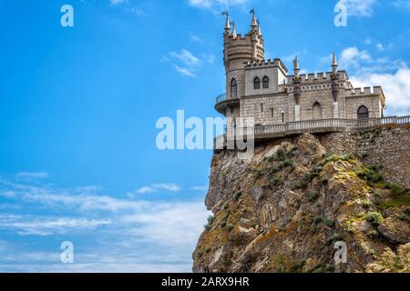 Le célèbre château de Swallow's Nest sur le rocher de la mer Noire en Crimée, en Russie Banque D'Images