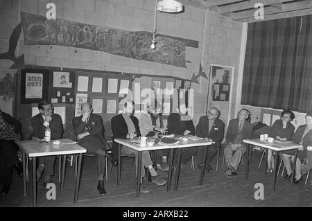 Soirée d'information sur le recensement à de Pijp, Amsterdam Date : le 18 février 1971 lieu : Amsterdam, Noord-Holland Banque D'Images