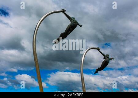 Puerto Natales, Chili - 13 décembre 2018: L'amour du vent Statue (Amor al Viento) sur le front de mer de Puerto Natales, Chili. Banque D'Images