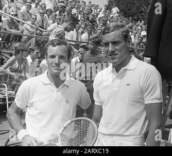 Open Dutch Tennis Championships 1969 À Hilversum Tom Okker (L) Et Vladimir Zednik (Tchécoslovaquie); Banque D'Images