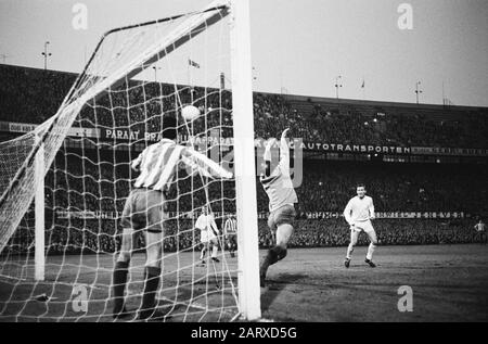 Tottenham Hotspur Contre Atletico Madrid 5-1.Play Moments Date: 15 Mai 1963 Mots Clés: Play Moments, Sports, Football Institution Nom: Tottenham Hotspur Banque D'Images
