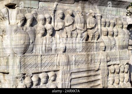 La base de l'obélisque de Thutmose III (réérigée par l'empereur romain Theodosius I) à l'Hippodrome, Istanbul, Turquie Banque D'Images