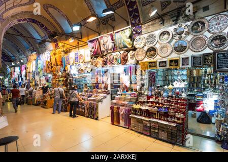 Istanbul - 27 MAI 2013 : le Grand Bazar le 27 mai 2013 à Istanbul, en Turquie. Le Grand Bazar est le plus ancien et le plus grand marché couvert de l'WO Banque D'Images