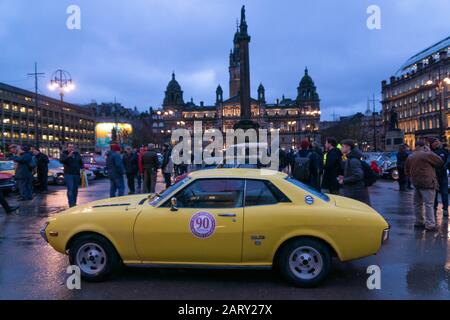 Glasgow, Écosse, Royaume-Uni. 29 janvier 2020. Début de la jambe britannique du 23ème rallye historique de Monte Carlo en partant de la place George de Glasgow sur le long trajet jusqu'à Monaco. Le rallye historique devrait arriver à Monte Carlo aux premières heures du 5 février. Le 5ème événement Classique présente des voitures de 1911 à 1965 et suit la même route vers Monte Carlo mais n'inclut pas de phases chronométrées, il arrive à Monte Carlo le 1 février. Crédit: Richard Gass/Alay Live News Banque D'Images