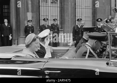 Deuxième jour de la visite royale en Belgique, arrivée et visite au Musée Plantine Date : 31 mai 1960 lieu : Belgique mots clés : arrivées, visites Nom de l'établissement : Musée Plantin-Moretus Banque D'Images