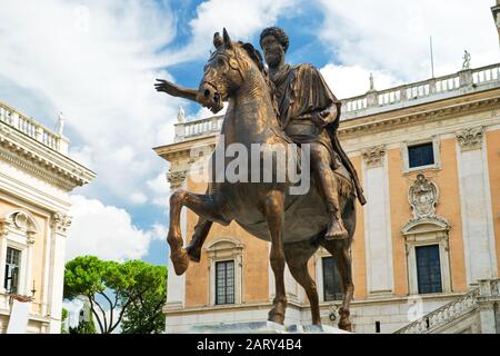 La statue équestre de Marc Aurèle au Capitole, Rome, Italie. Banque D'Images