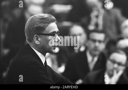 La Chambre basse traite de l'occupation de l'Université de Tilburg des sciences Appliquées le ministre Veringa fait une déclaration Date: 6 mai 1969 mots clés: Hogescholen, professions, ministres, déclarations Nom personnel: Veringa, Gerard Banque D'Images