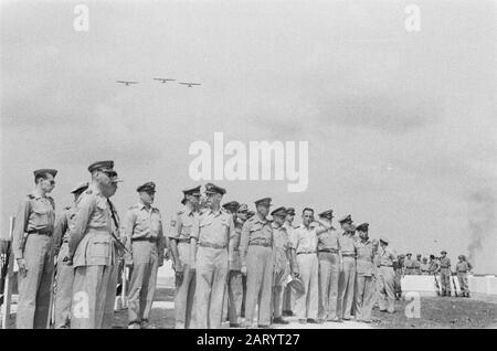 L'U-brigade honorifique de Field Tjilililitan dit au revoir à ses morts. Date : 8 Novembre 1946 Lieu : Batavia, Indonésie, Jakarta, Hollandais East Indies Banque D'Images