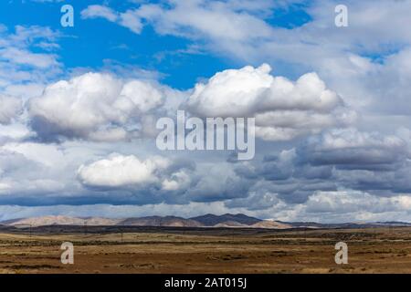 Collines sous le nuage Banque D'Images