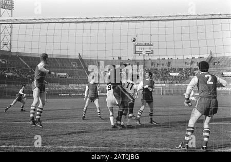 DWS contre PSV 0-0. Duel dans PSV but après un coin Date: 1 février 1970 mots clés: Sport, football institution nom: PSV Banque D'Images