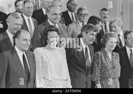 Réunion Au Sommet De La Cee À La Haye; Flnr: Mitterand, Sa Majesté, Kohl, Lubbers Date: 26 Juin 1986 Lieu: La Haye, Zuid-Holland Mots Clés: Nom De La Personne Politique: Beatrix, Queen, Kohl, Helmut, Lubbers, Ruud, Mitterrand, François Banque D'Images