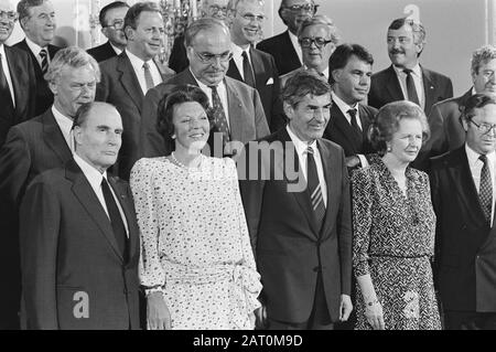 Réunion au sommet de la CEE à la Haye; réception à Paleis Noordeinde, Mitterand, Lubbers, Thatcher, Schluter, Kohl et Gonzales Date: 26 juin 1986 lieu: La Haye, Zuid-Holland mots clés: Reçus, palais, nom politique personnel: Gonzales, Mitterrand, François Banque D'Images