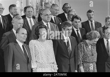 Réunion au sommet de la CEE à la Haye; flnr: Mitterrand, Queen Beatrix, Kohl, Lubbers Date: 26 juin 1986 lieu: La Haye, Zuid-Holland mots clés: Nom de La Personne politique: Beatrix, Queen, Kohl, Helmut, Lubbers, Ruud, Mitterrand, François Banque D'Images