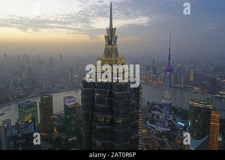 Shanghai, CHINE -1 NOV 2019- vue sur l'hôtel Grand Hyatt Shanghai dans la tour moderne de Jin Mao (le Golden Prosperity Building), Shanghai, Chine. Banque D'Images