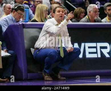 Baton Rouge, LA, États-Unis. 29 janvier 2020. LSU Head Coach Wade appelle une pièce de théâtre pendant l'action de basket-ball NCAA entre le Tide de cramoisi d'Alabama et les Tigers LSU au Pete Maravich Assembly Center de Bâton Rouge, LA. Jonathan Mailhes/Csm/Alay Live News Banque D'Images