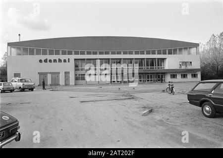 Deux jours avant l'ouverture de la salle de glace sur le complexe de glace Jaap Eden extérieur de la salle Date : 29 octobre 1973 lieu : Amsterdam, Noord-Holland mots clés : ouvertures, patinoires, salles de patinage Banque D'Images
