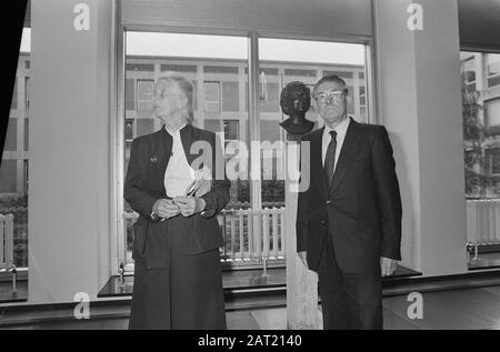 F. Rost van Tonningen-Heubel, veuve de l'ancien chef de la NSB, avant l'ouverture de l'appel concernant la possession de littérature antisémite Date : 2 octobre 1986 lieu : Arnhem, Gueldre Nom personnel : Rost van Tonningen-Heubel, Florrie Banque D'Images