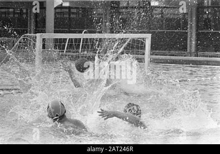Water polo Pays-Bas contre la Russie, Attack Pays-Bas Date : 30 avril 1967 lieu : Pays-Bas, Russie mots clés : water-polo Banque D'Images