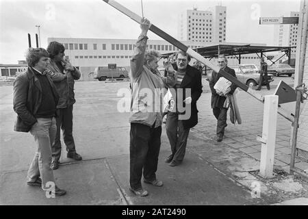 Réunion du Conseil de la Fédération dans le bâtiment FNV à Amsterdam en relation avec les grèves; grèves, premier jour Date: 7 février 1977 lieu: Amsterdam, Noord-Holland mots clés: STRAKINGName: FNV Banque D'Images