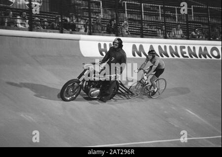 Championnats Du Monde De Cyclisme 1979 Au Stade Olympique D'Amsterdam Final Stayers Amateurs, Mattheus Date Du Spectacle: 30 Août 1979 Lieu: Amsterdam, Noord-Holland Mots Clés: Sport, Cyclisme Nom Personnel: Pronk, Mattheus Banque D'Images