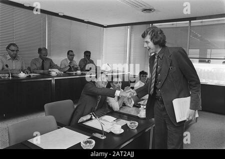 Réunion du Conseil de la Fédération FNV à Amsterdam en ce qui concerne les prix des légumes, Kok se réveille les mains Date: 9 août 1976 lieu: Amsterdam, Noord-Holland Banque D'Images