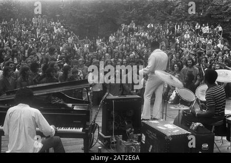Concert Gratuit De Freddie King Dans Le Vondelpark Date : 6 Juillet 1973 Lieu : Amsterdam, Noord-Holland, Vondelpark Mots Clés : Guitaristes Banque D'Images